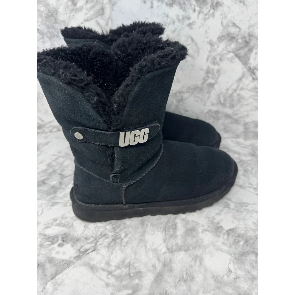 UGG Classic Short Logo buckle Black Suede Sheepskin Boots rare Womens 8